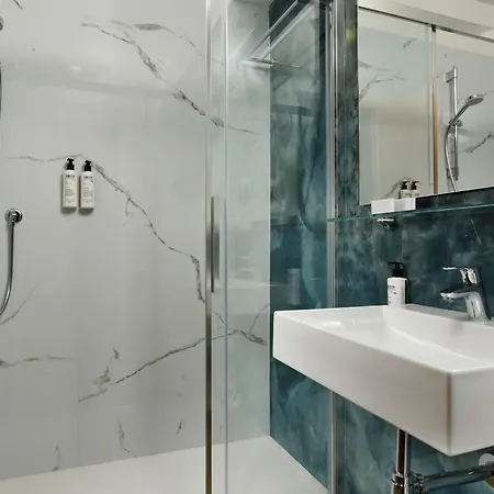 Continental Wellness & 4*